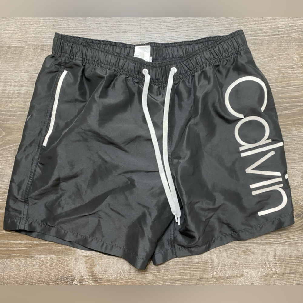 Calvin Klein swimwear shorts sz large